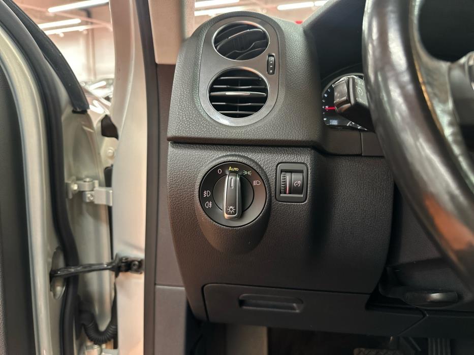 VOLKSWAGEN Tiguan 2012