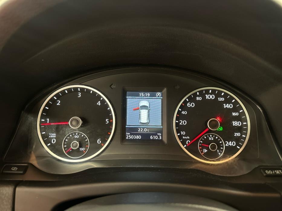 VOLKSWAGEN Tiguan 2012