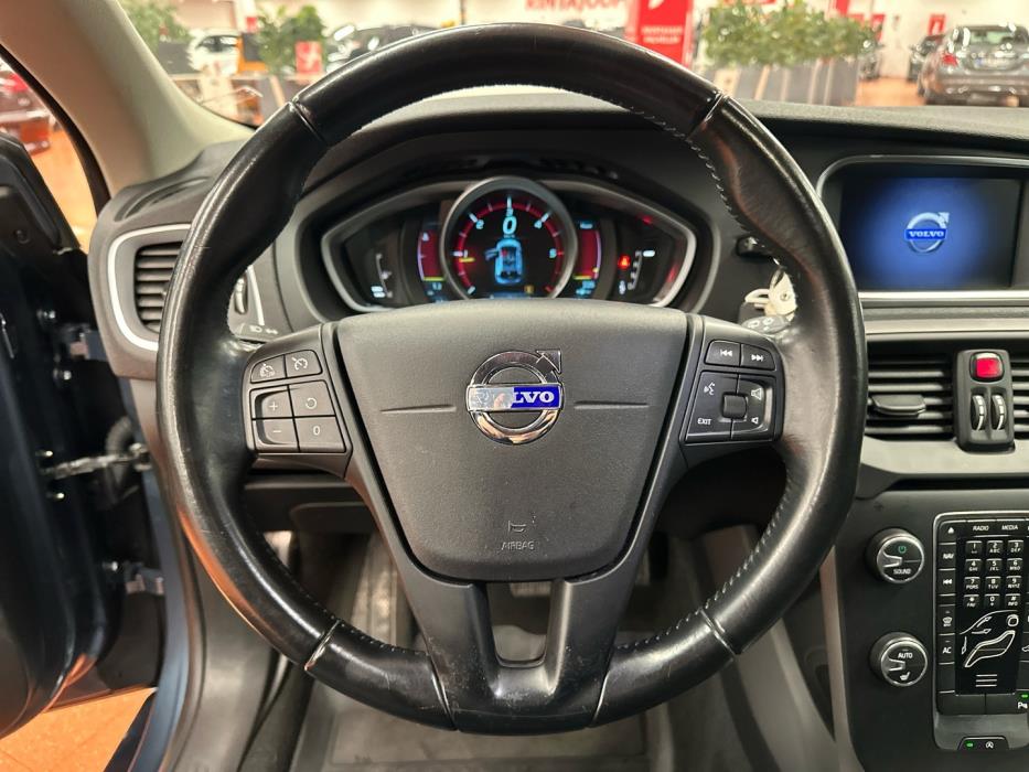 VOLVO V40 2014