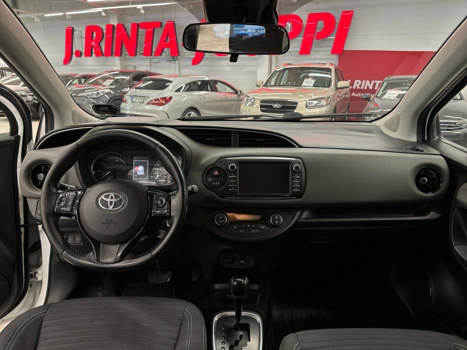 TOYOTA Yaris 2018