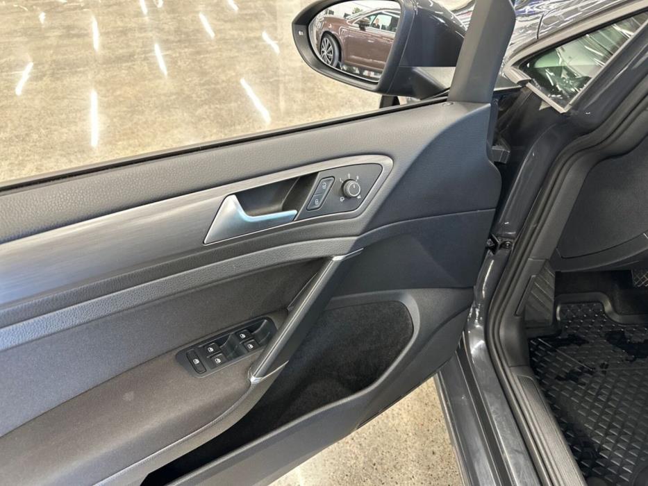 VOLKSWAGEN Golf 2020