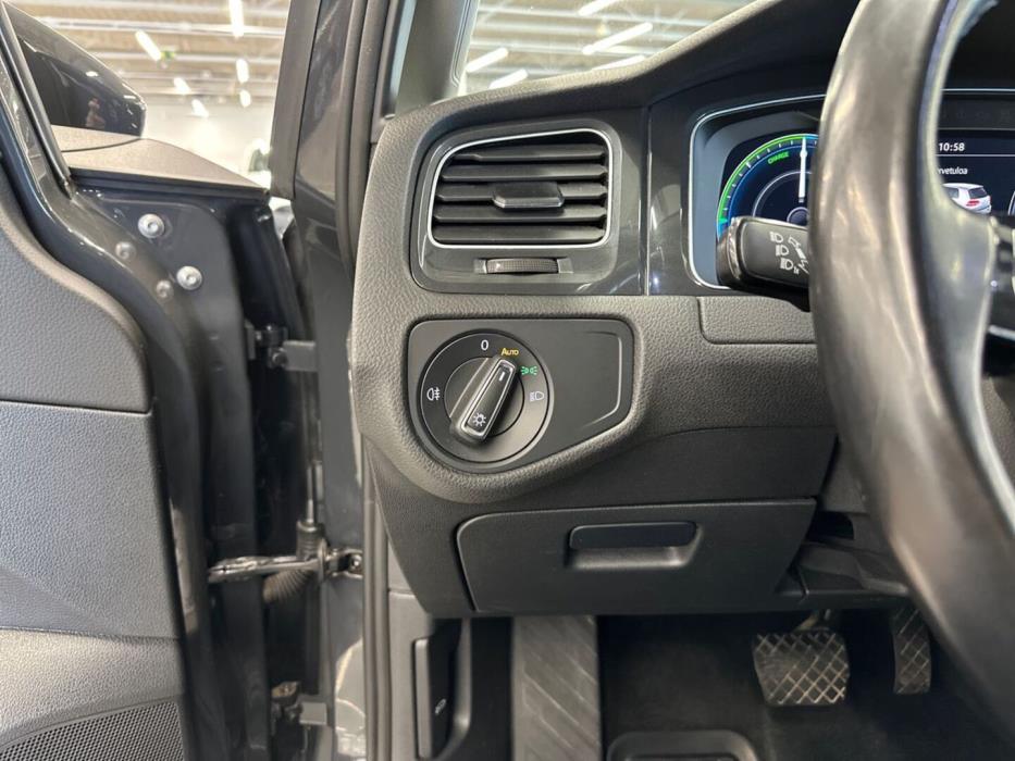 VOLKSWAGEN Golf 2020