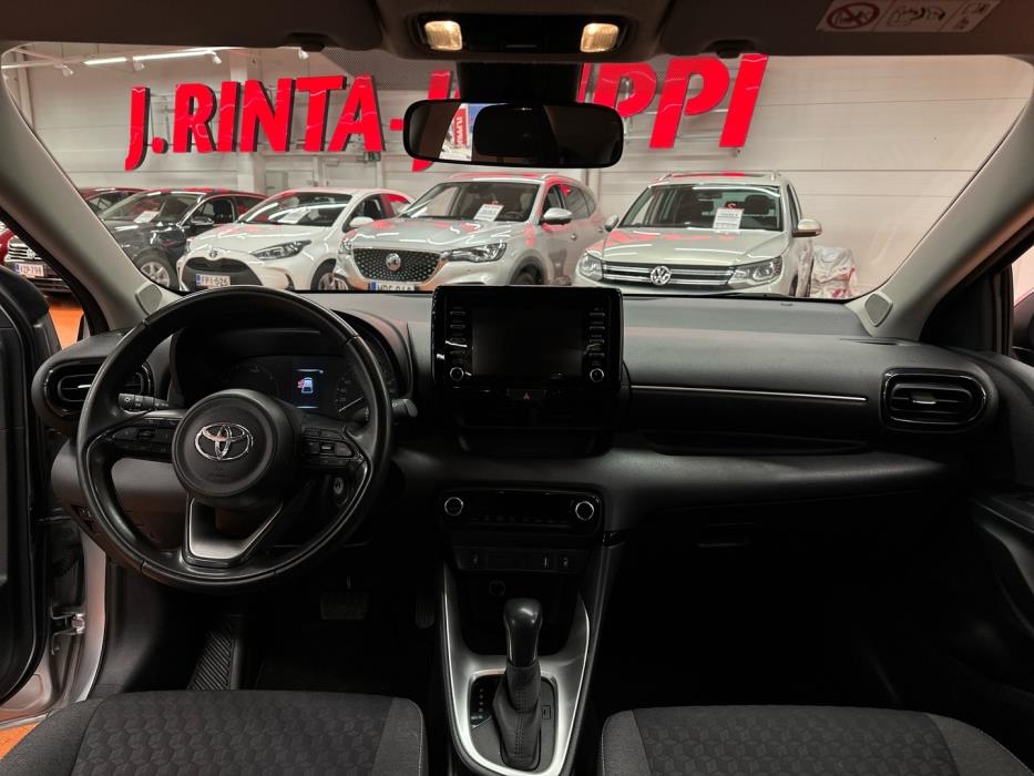 TOYOTA Yaris 2023
