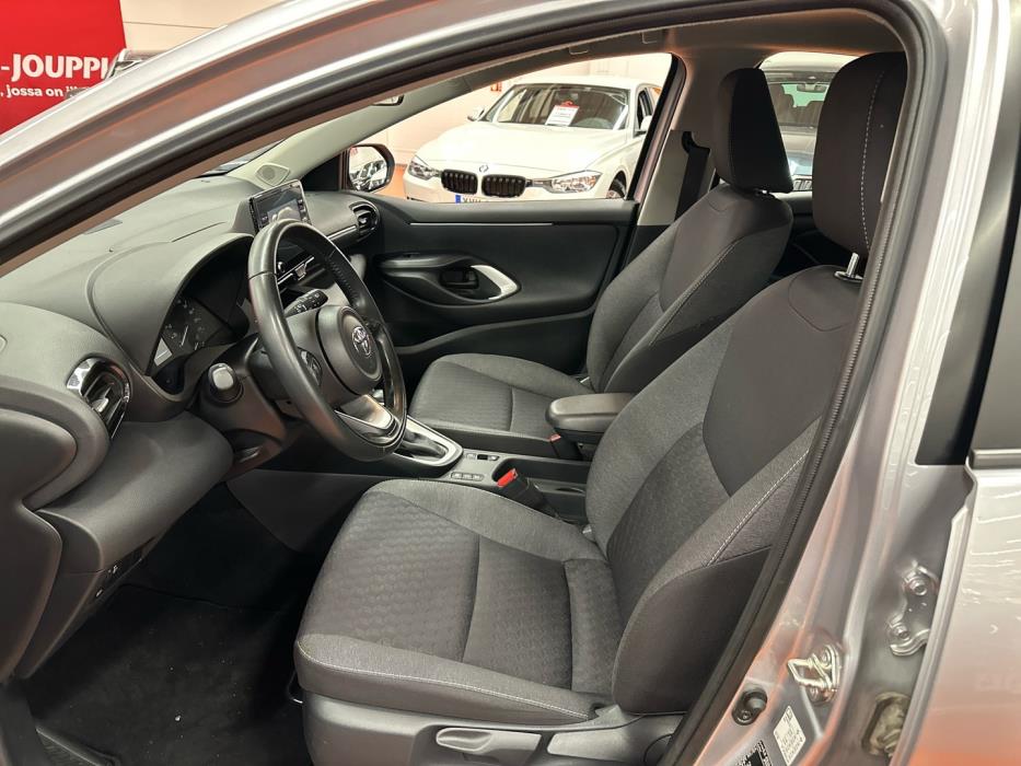 TOYOTA Yaris 2023