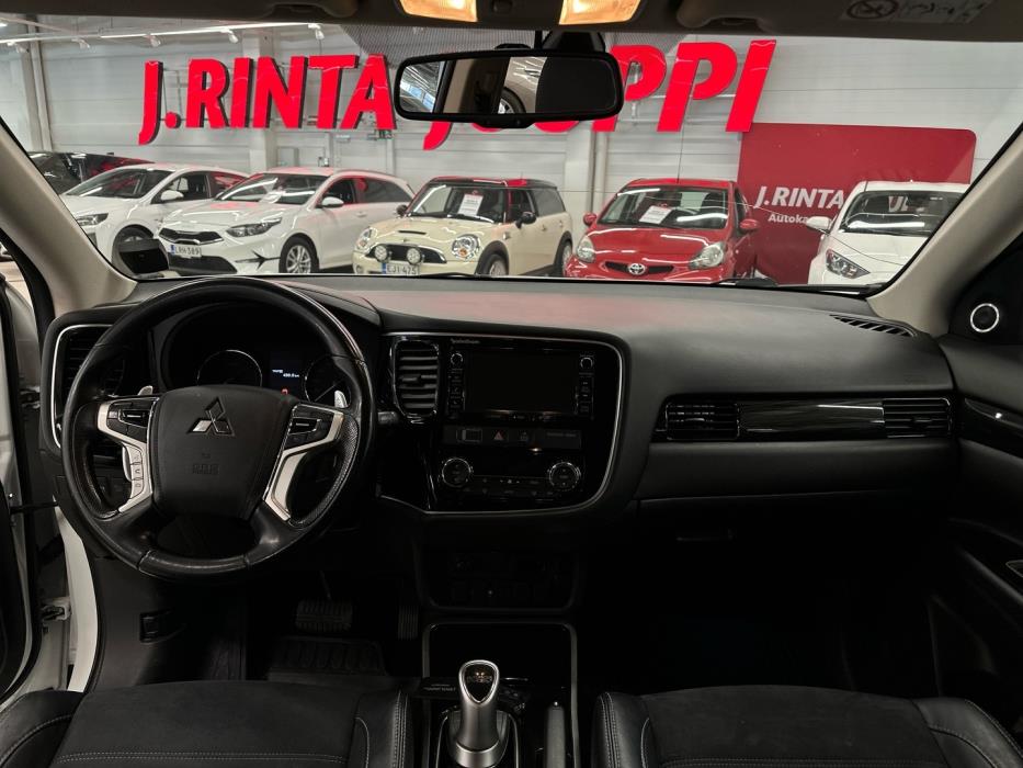 MITSUBISHI Outlander PHEV 2015