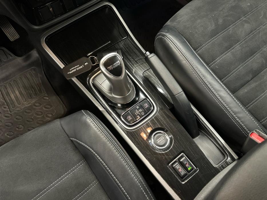 MITSUBISHI Outlander PHEV 2015