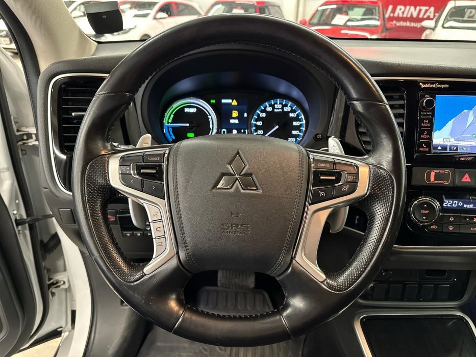 MITSUBISHI Outlander PHEV 2015