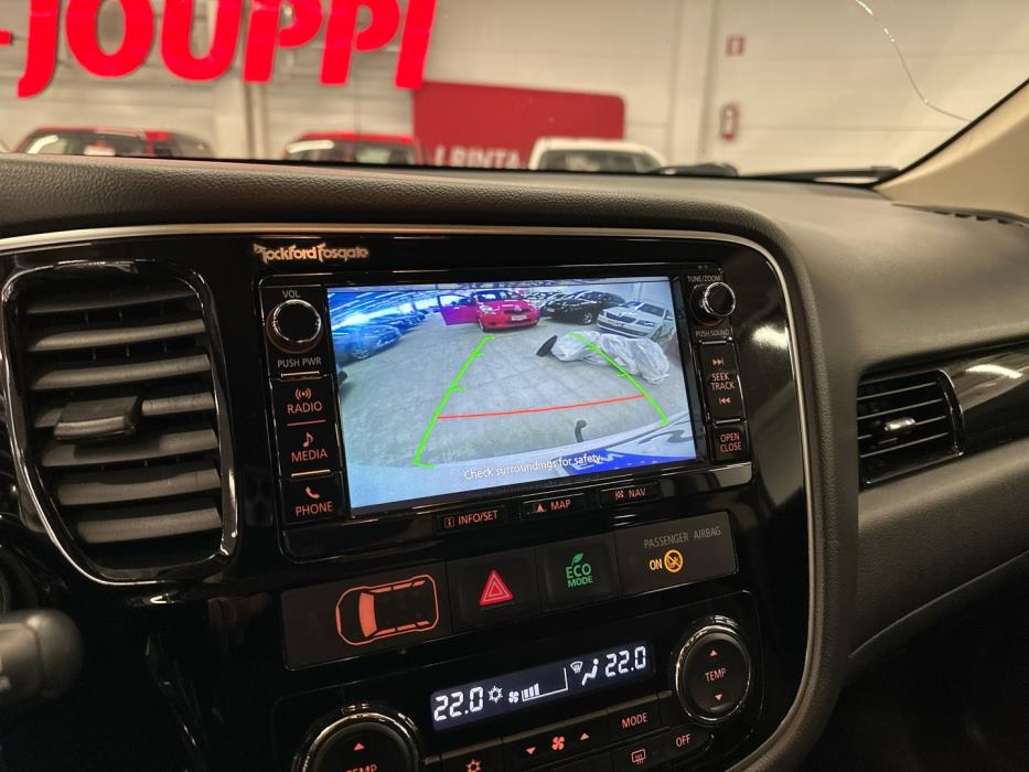 MITSUBISHI Outlander PHEV 2015