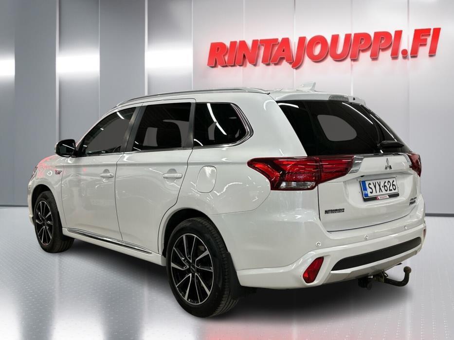 MITSUBISHI Outlander PHEV 2015