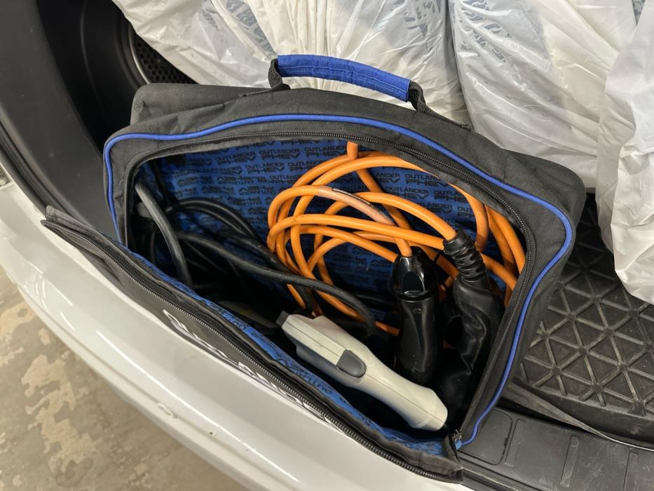 MITSUBISHI Outlander PHEV 2015