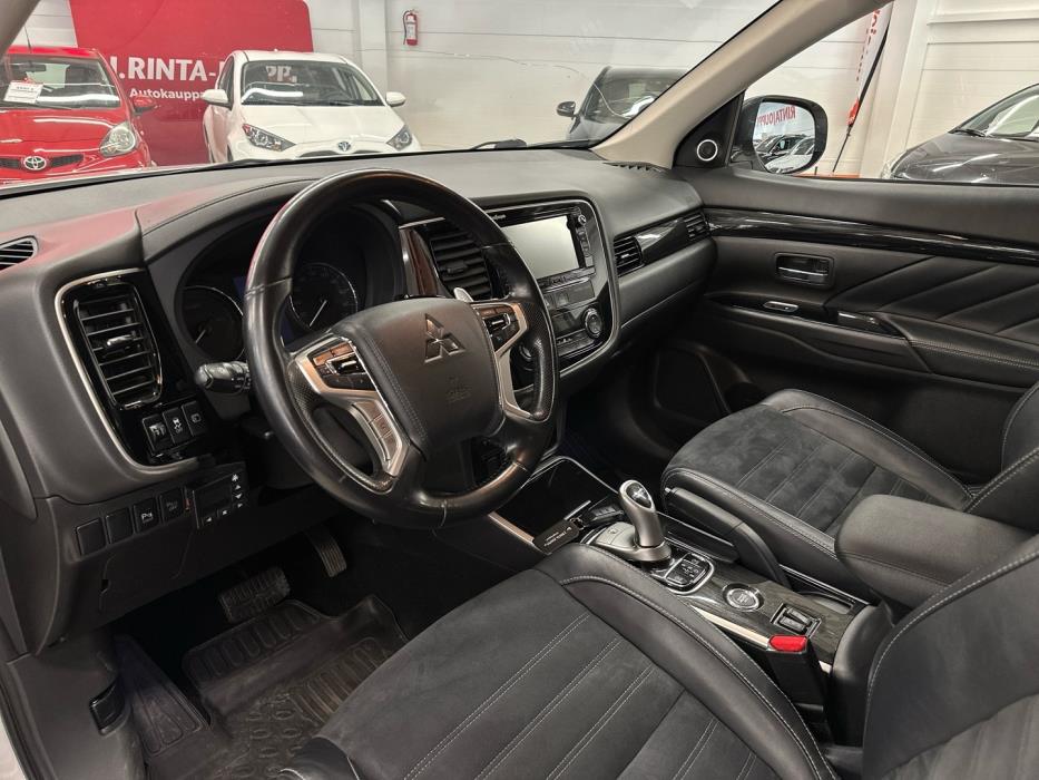 MITSUBISHI Outlander PHEV 2015