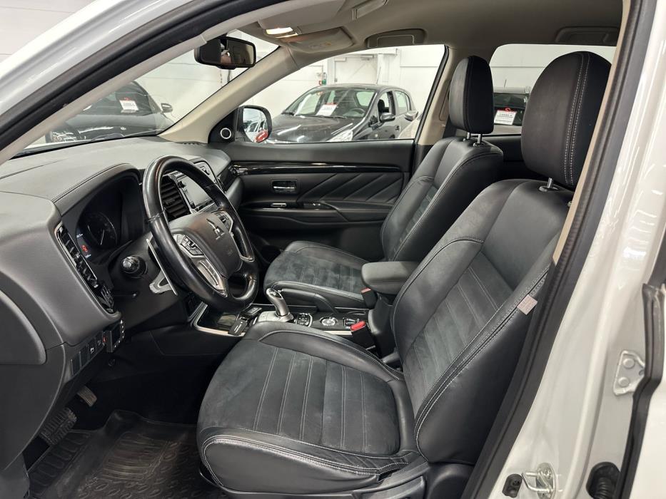 MITSUBISHI Outlander PHEV 2015