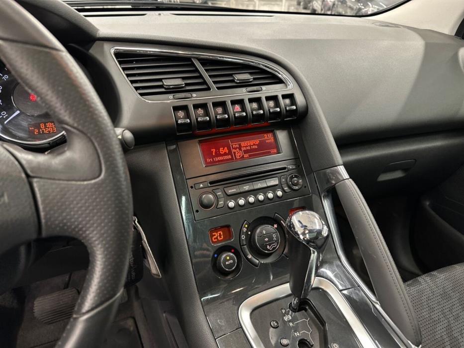 PEUGEOT 3008 2011