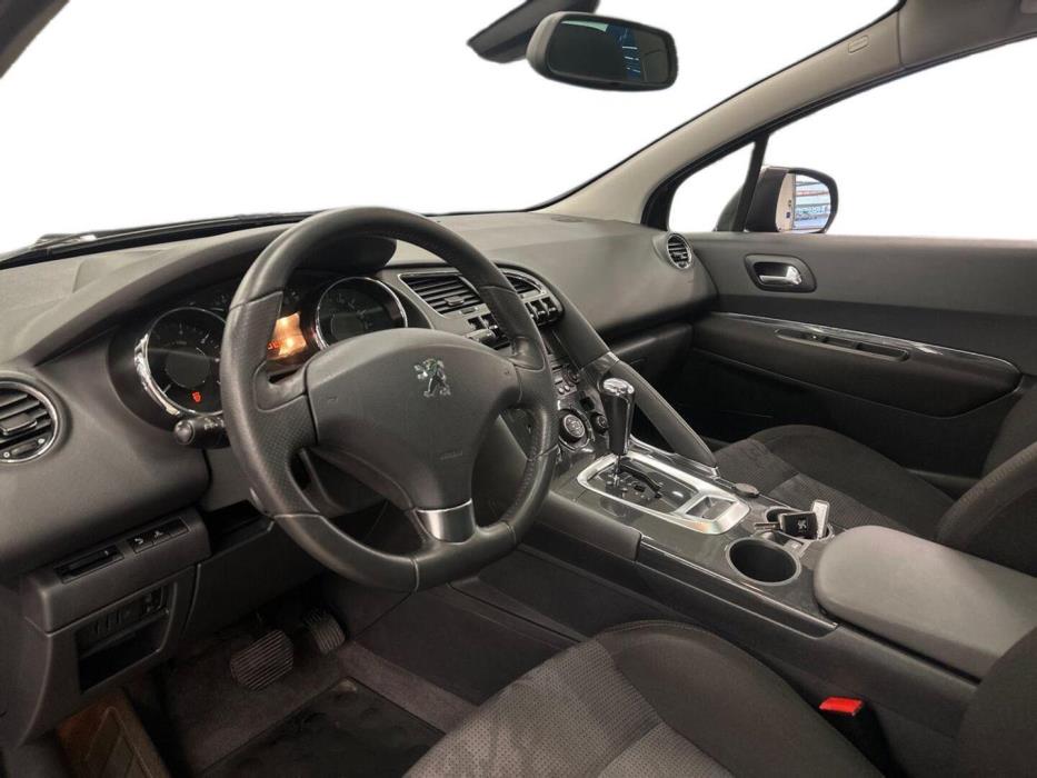 PEUGEOT 3008 2011