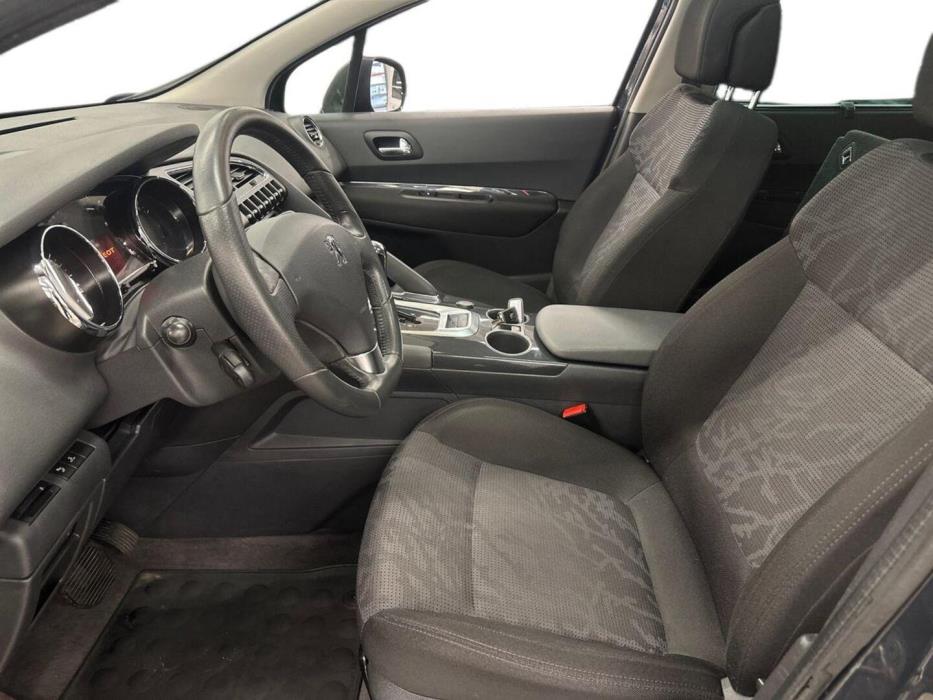 PEUGEOT 3008 2011