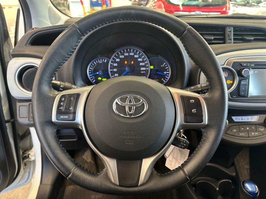 TOYOTA Yaris 2014