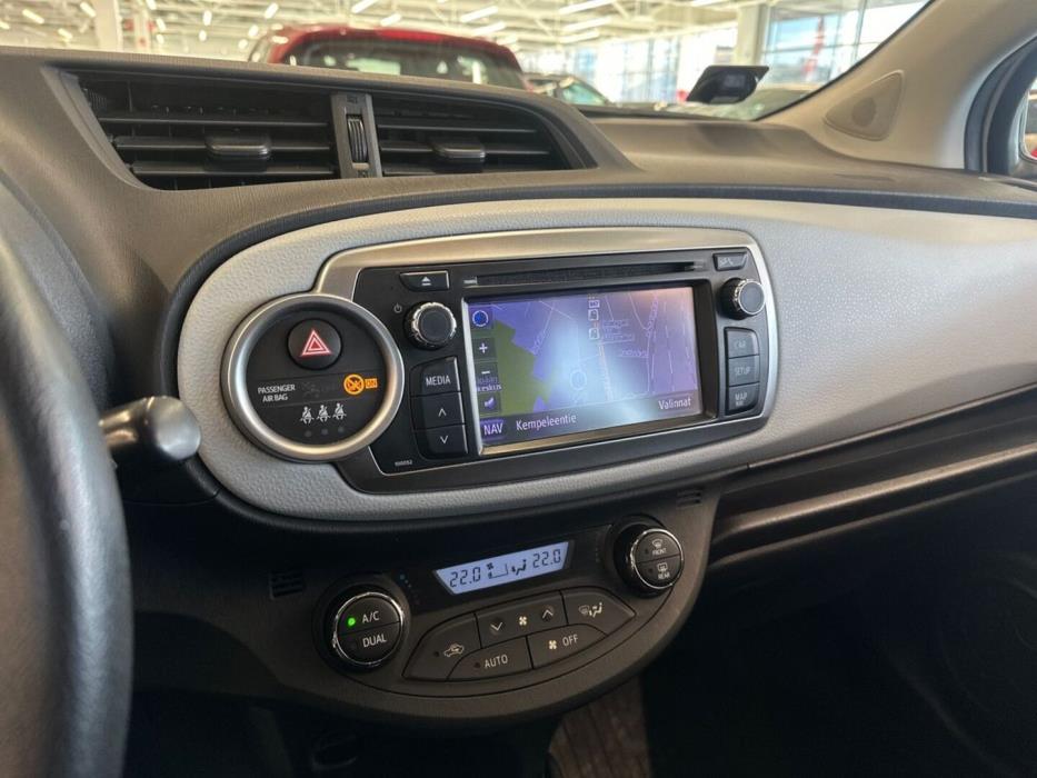 TOYOTA Yaris 2014