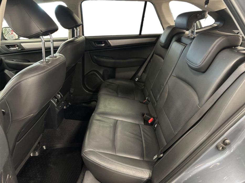 SUBARU Outback 2016