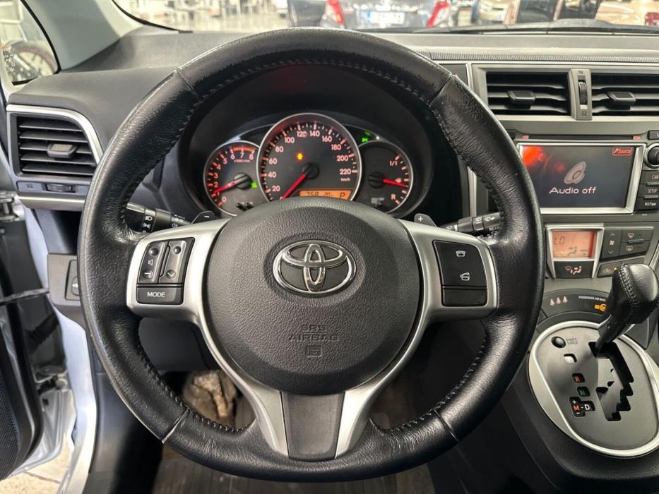 TOYOTA Verso-S 2012