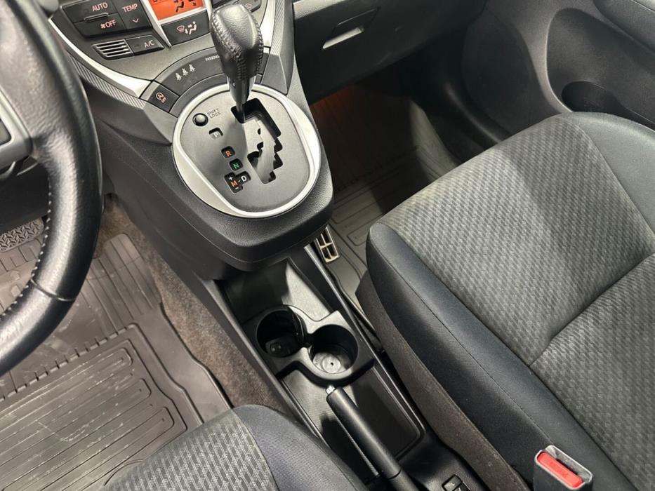 TOYOTA Verso-S 2012