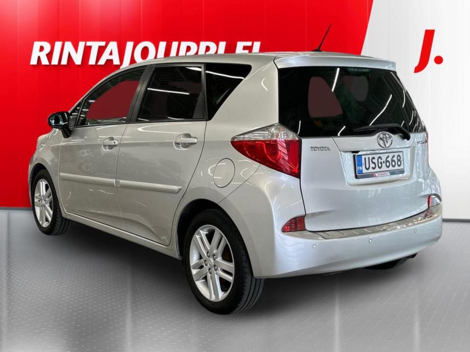 TOYOTA Verso-S 2012