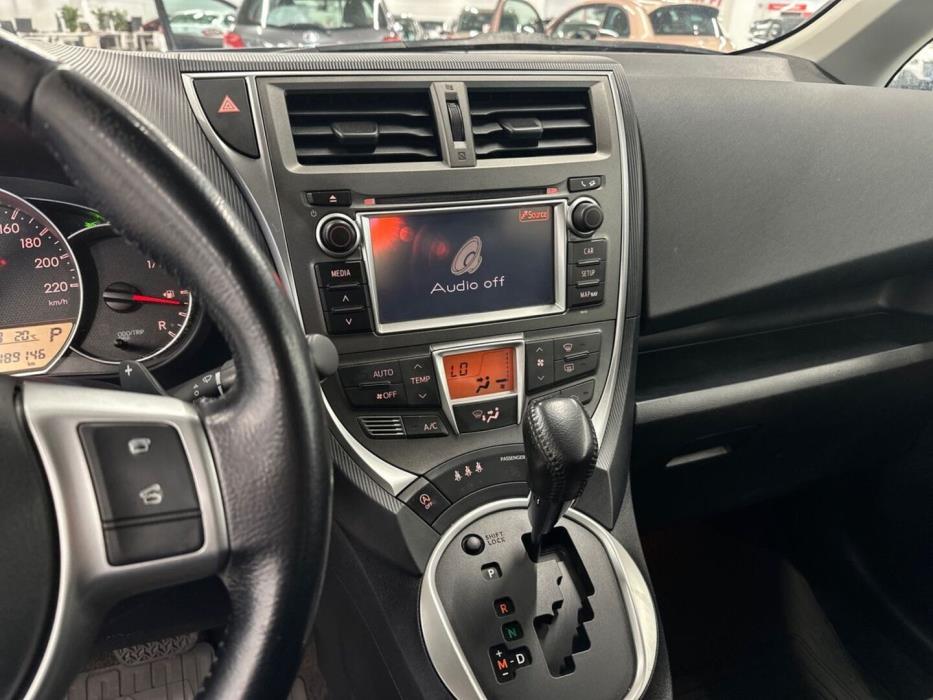 TOYOTA Verso-S 2012