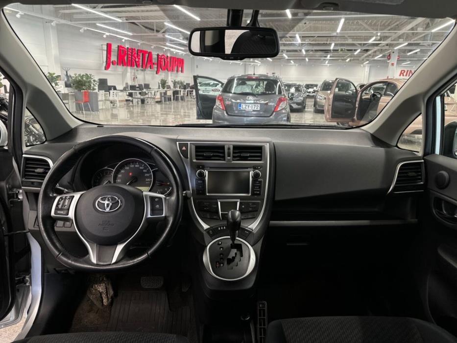 TOYOTA Verso-S 2012