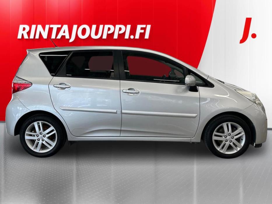 TOYOTA Verso-S 2012