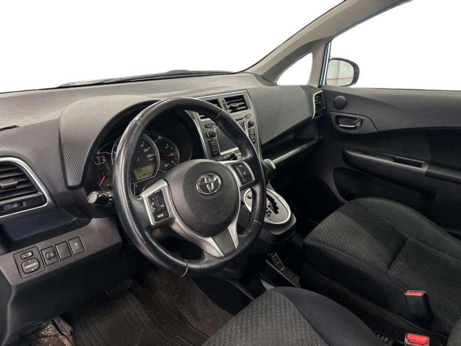 TOYOTA Verso-S 2012