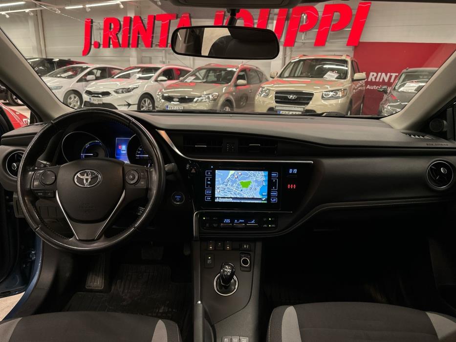 TOYOTA Auris 2016