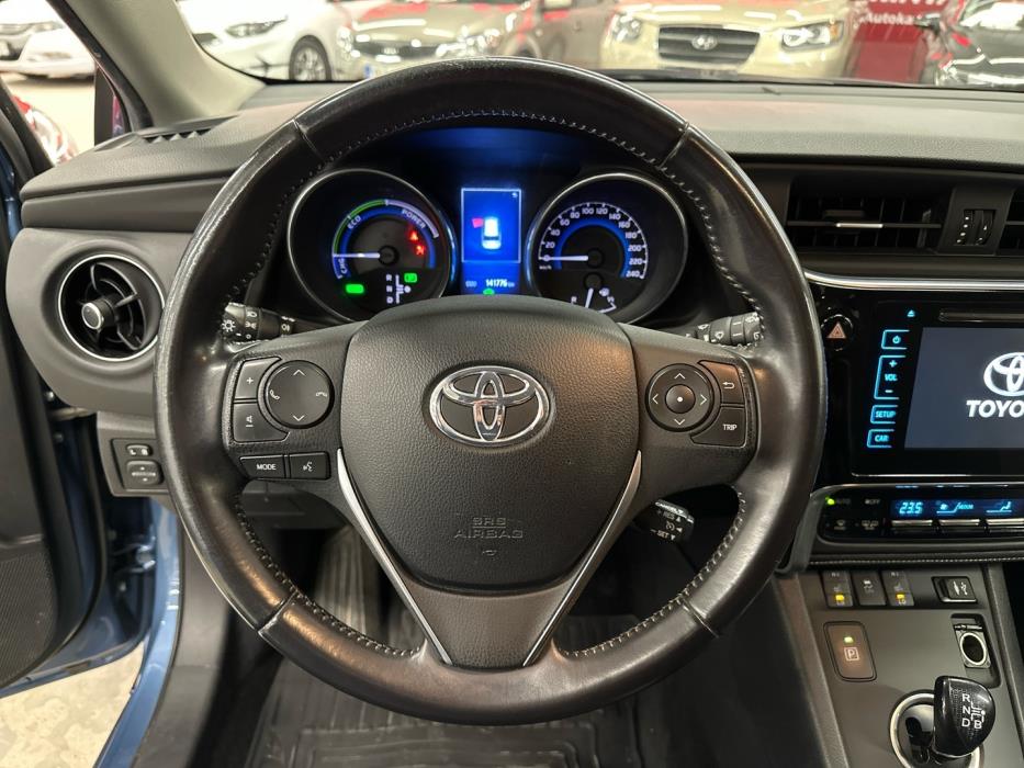 TOYOTA Auris 2016