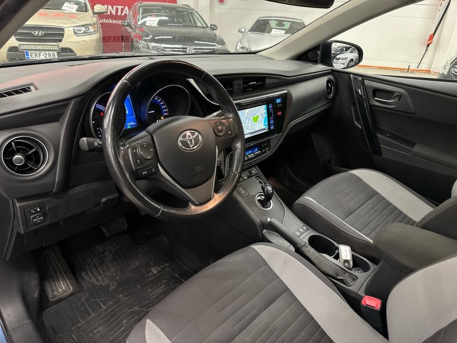 TOYOTA Auris 2016