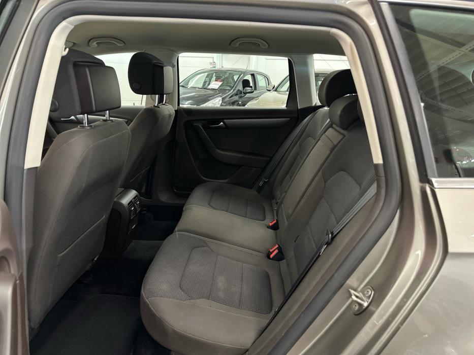 VOLKSWAGEN Passat 2012