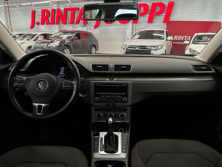 VOLKSWAGEN Passat 2012