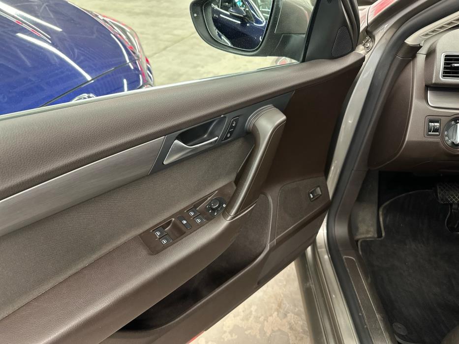 VOLKSWAGEN Passat 2012