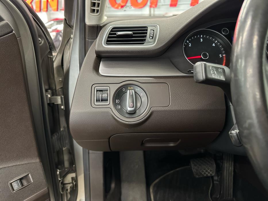 VOLKSWAGEN Passat 2012