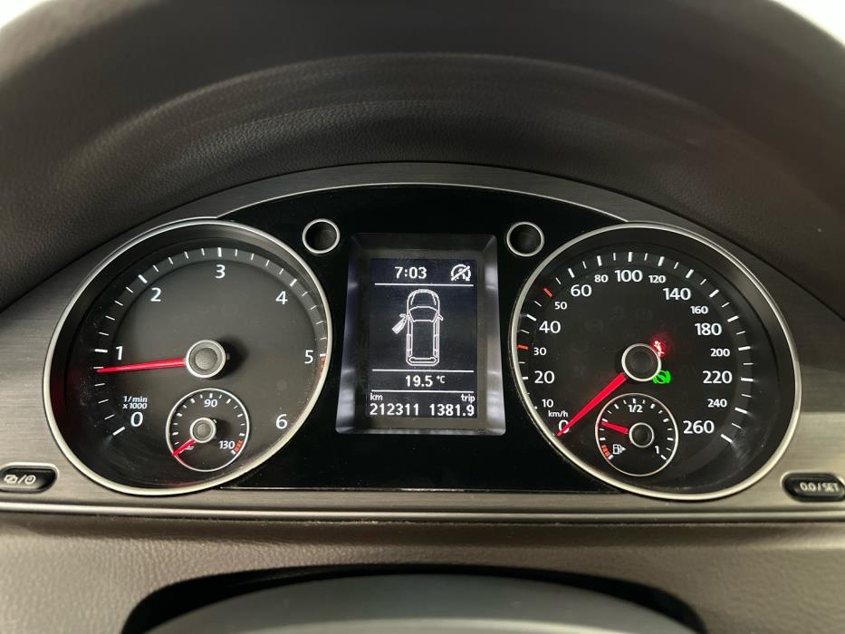 VOLKSWAGEN Passat 2012