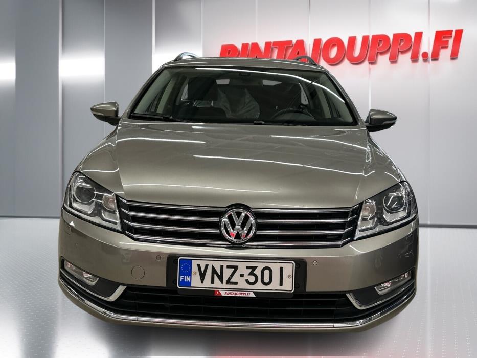 VOLKSWAGEN Passat 2012