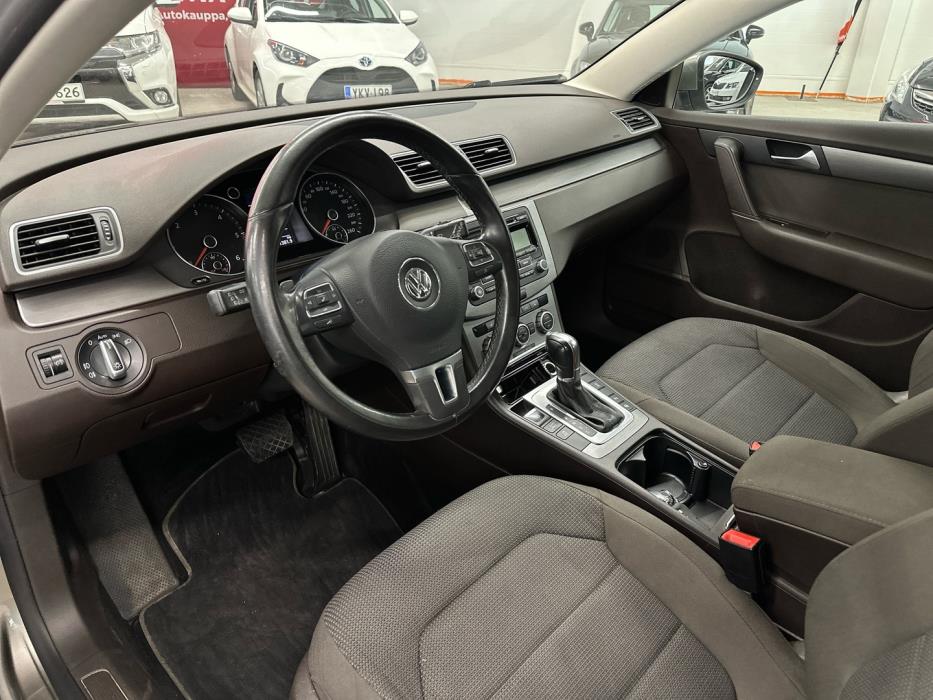 VOLKSWAGEN Passat 2012