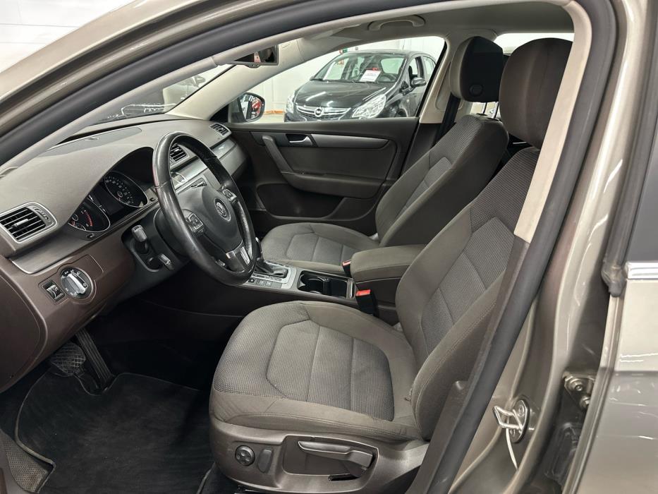 VOLKSWAGEN Passat 2012