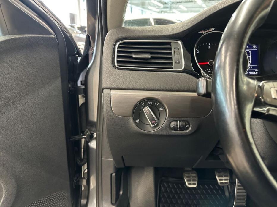 VOLKSWAGEN Jetta 2016