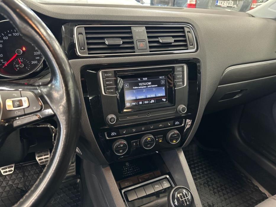 VOLKSWAGEN Jetta 2016