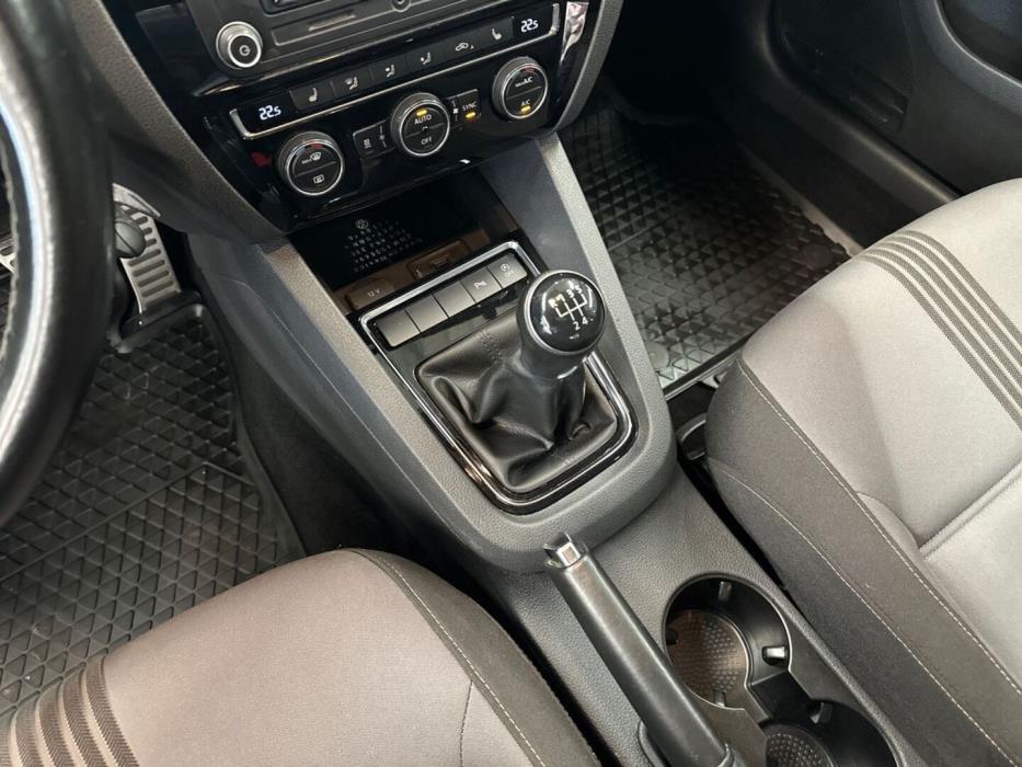 VOLKSWAGEN Jetta 2016
