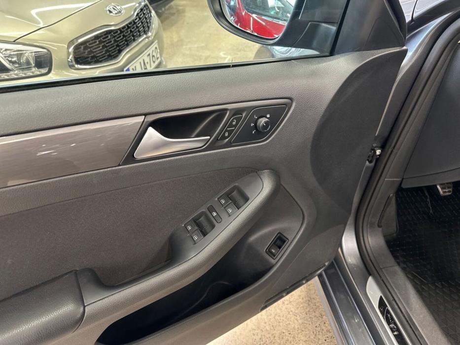 VOLKSWAGEN Jetta 2016