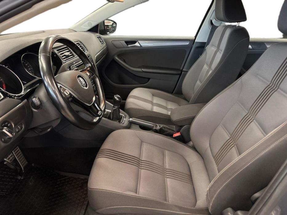 VOLKSWAGEN Jetta 2016