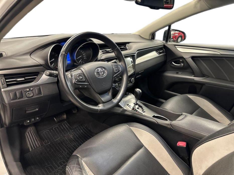 TOYOTA Avensis 2018