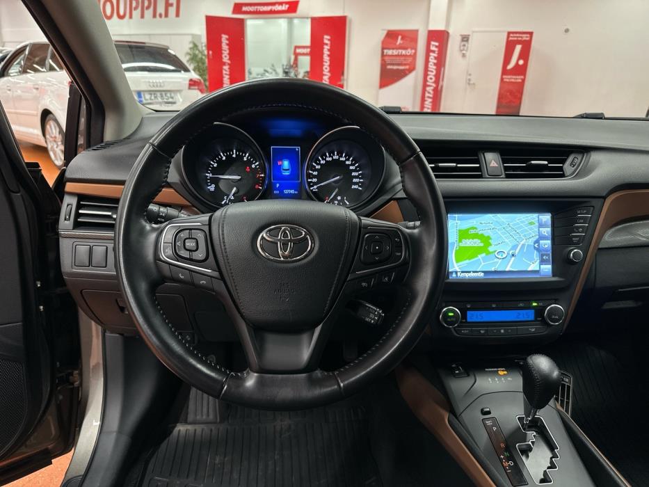 TOYOTA Avensis 2017