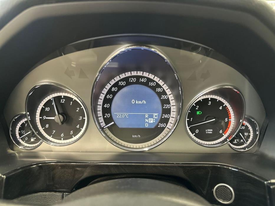 MERCEDES-BENZ E 2009
