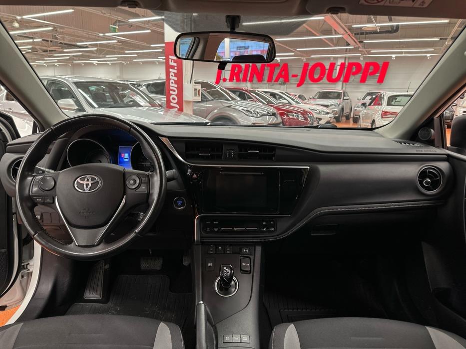 TOYOTA Auris 2015