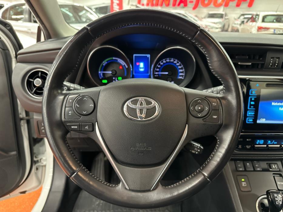 TOYOTA Auris 2015